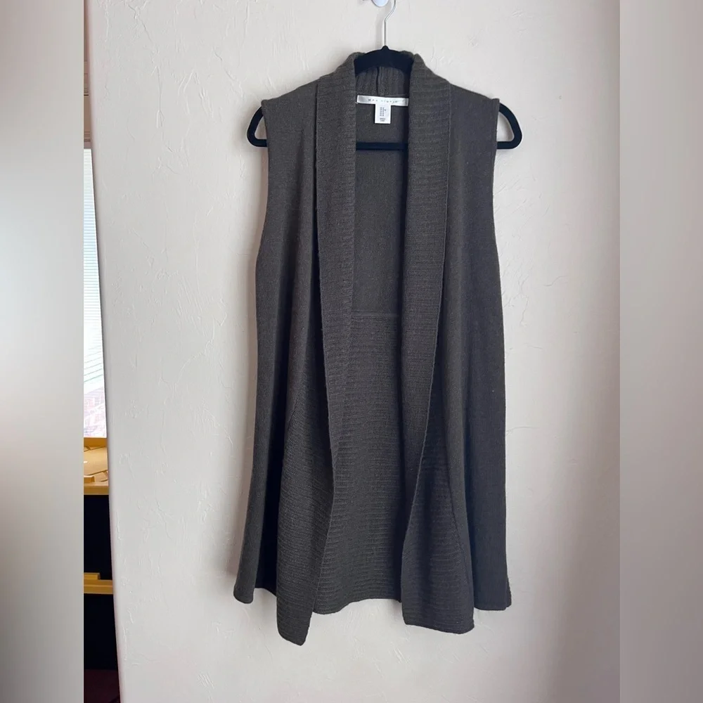 Max studio knitted vest size medium